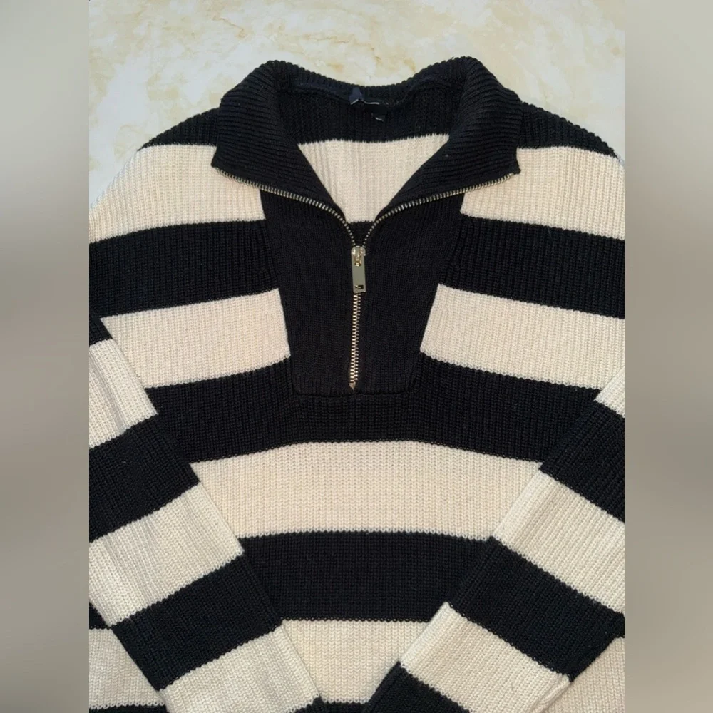 🏷️ 🛍️ NWOT Express Black & White Striped Ribbed 1/4 Zip Knit Sweater 🏷️ 🛍️ - Picture 5 of 8